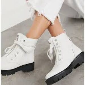 Ugg Darren leather boots 9 NWOB